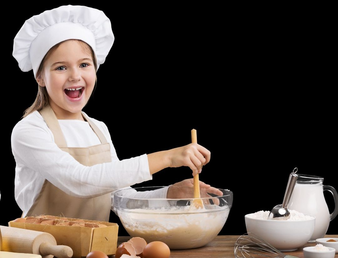 a criança faz um jogo infantil - o cozinheiro prepara a comida